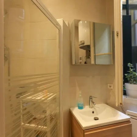 Apartment Bright 37 M Near Batignolles